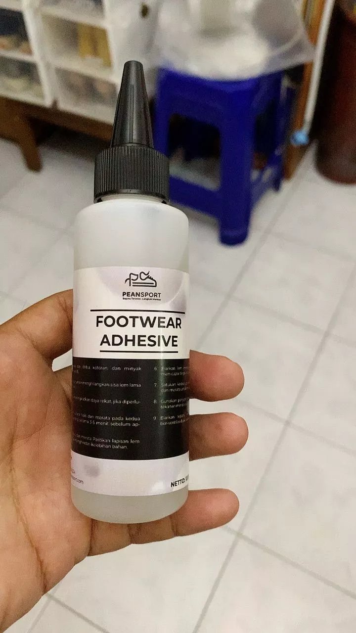 Primer sepatu benar-benar membuat lem lebih tahan lama!